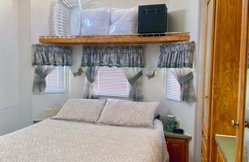 Cedarville House | The Boathouse - Lakeside Cottage