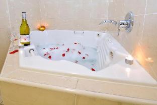 Tea Gardens Apartment | The Boathouse Resort Luxury Apartments