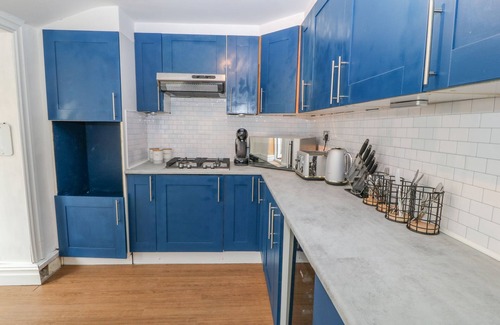 Colwyn Bay Cottage | The Bookcase