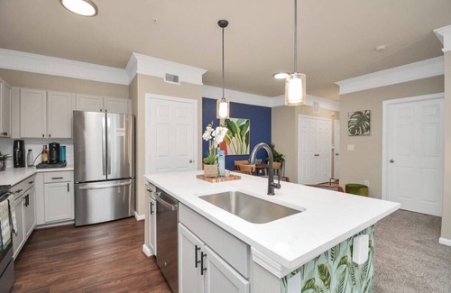 League City Apartment | The Botanical Dream near Kemah Boardwalk and NASA