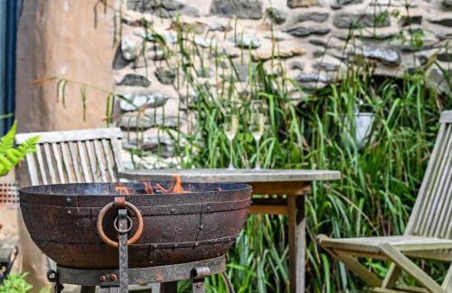 Hele House | The Bothy - a cosy little rustic barn