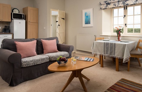 Berwick-upon-Tweed Apartment | The Bothy at Cheswick - Sleeping 2 Guests in 1 Bedroom
