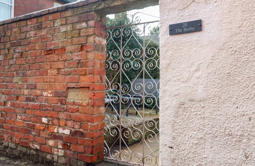 Lytham St. Anne's House | THE BOTHY, pet friendly, with open fire in Lytham St. Annes