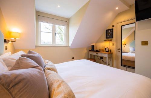 Henley Bed & Breakfast | The Bottle & Glass Inn - Barn View - Room 2