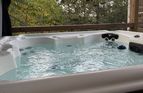 Creola Apartment | The Brady Retreat|Hot tub|Pool