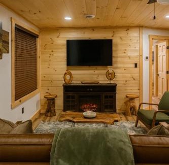 Creola House | The Brady Retreat Hot tub and pool
