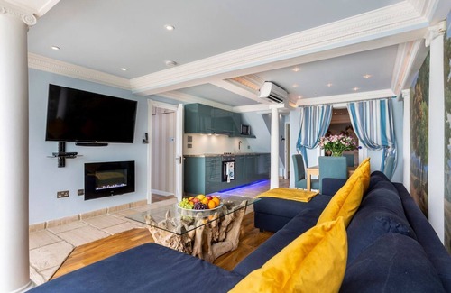 Folkestone Villa | The Breakers - Riviera Apartment