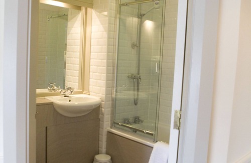 Ashton-under-Lyne Hotel | The Broadoak