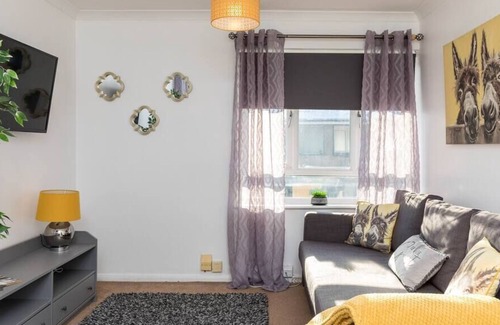 Crawley City Centre Condo | The Broadwalk Apartment