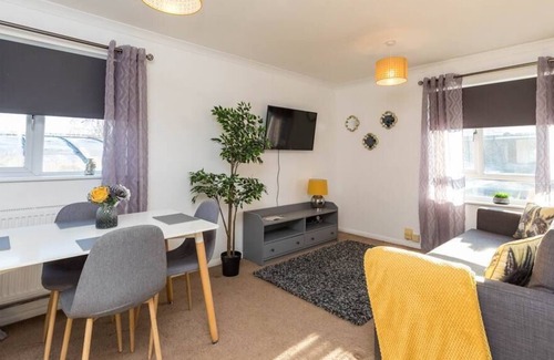 Crawley City Centre Condo | The Broadwalk Apartment
