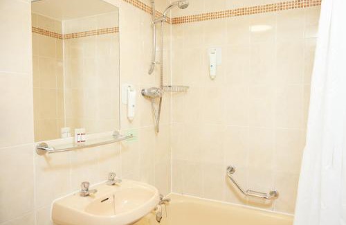 Milton Keynes Hotel | The Broughton Hotel by Greene King Inns
