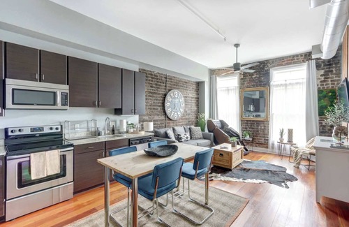 Yamacraw Village Condo | The Broughton Noir, Chic | Comfortable | Cozy