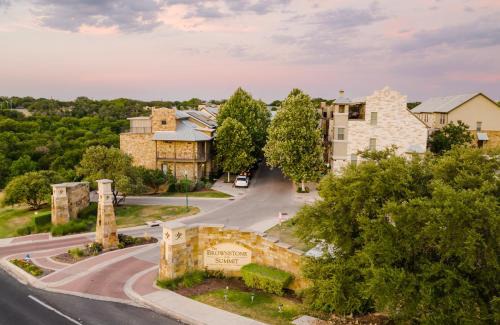 Georgetown Villa | The Brownstone at the Summit