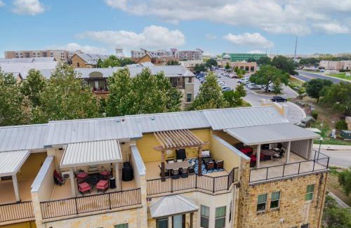 Georgetown Villa | The Brownstone at the Summit