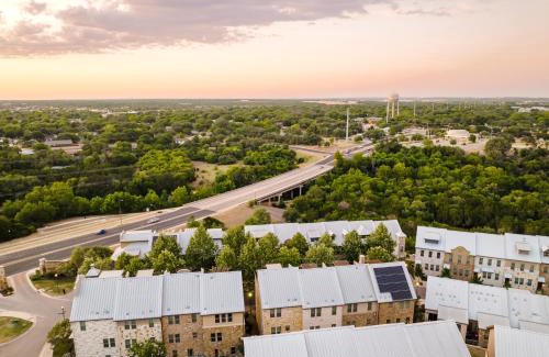 Georgetown Villa | The Brownstone at the Summit
