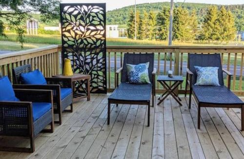 McHenry House | The Bumble Bee Hive 7-Bedroom House w/Hot Tub