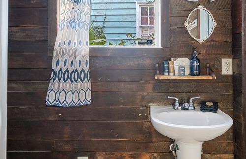 Downtown Charleston Cottage | The Bungalow | Only 1 Block from King