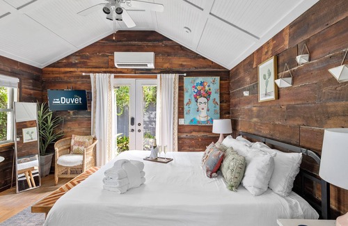 Downtown Charleston Cottage | The Bungalow | Only 1 Block from King