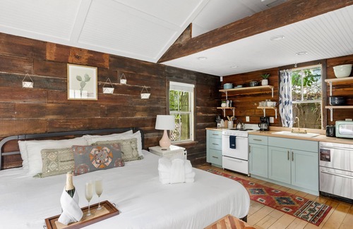 Downtown Charleston Cottage | The Bungalow | Only 1 Block from King