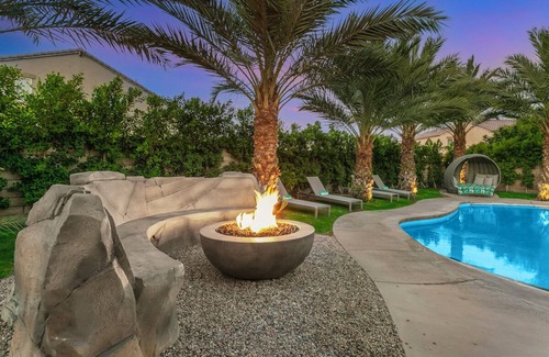 Coachella House | The Bungalow - Unique desert tropical experience, Giant pool with slide