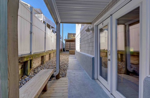 Surf City Apartment | The Bungalows E- Beachfront - Dog Friendly - Gazebo - Bikes