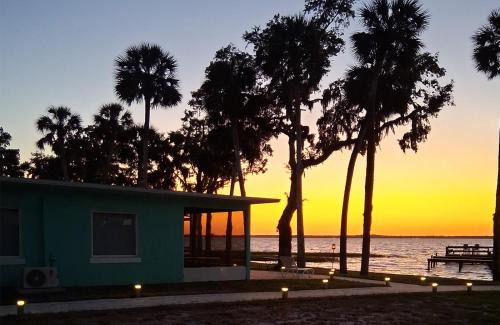 Leesburg Resort | The Bungalows on Lake Griffin