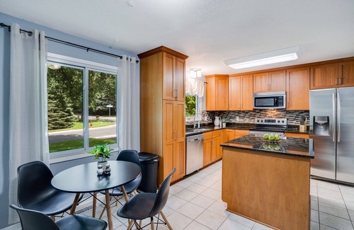 Burnsville House | The Burnsville Beauty sleeps up to 21 and is centrally located 2 The Twin Cities