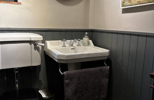 Elstead Apartment | The Butler's Quarters