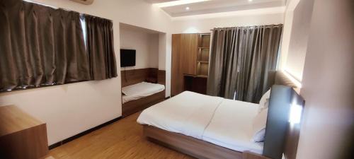 Nashik Hotel | The Byke Suresh Plaza
