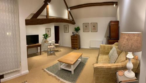 Frilford Bed & Breakfast | The Byre, barn conversion king suite