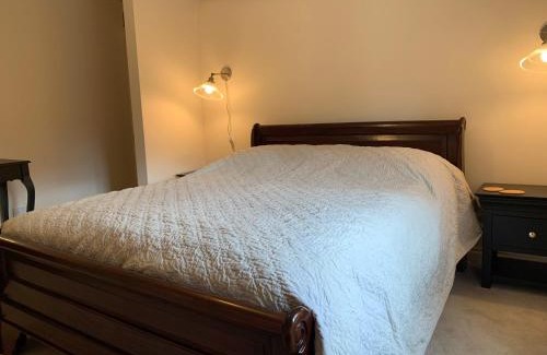 Frilford Bed & Breakfast | The Byre, barn conversion king suite
