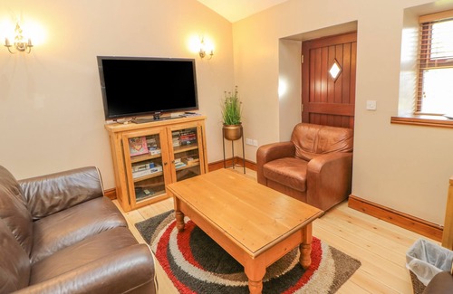 Coxhoe Cottage | THE BYRE, family friendly, with a garden in Coxhoe