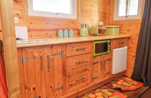 Amlwch Cottage | THE CABIN, pet friendly, with hot tub in Amlwch