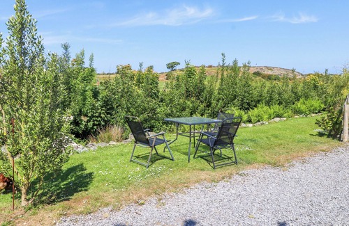Amlwch Cottage | THE CABIN, pet friendly, with hot tub in Amlwch