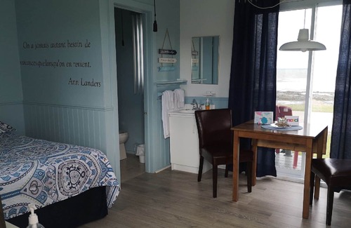 Pointe-au-Pere Ski Chalet | The Cabines du Phare are located in Rimouski by the sea. They are composed of te