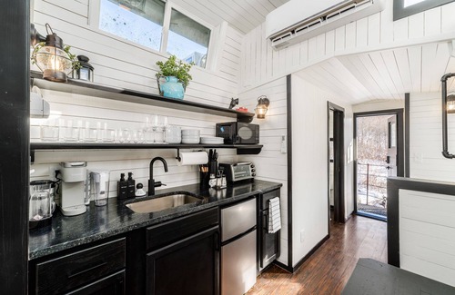 Creola House | The Caboose + Pickleball l Hot Tub l Private Trail