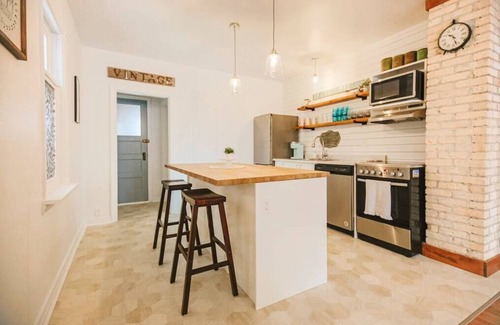 Saskatoon House | *The Canary! Minutes to downtown and river!*