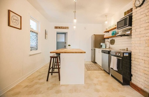 Saskatoon House | *The Canary! Minutes to downtown and river!*