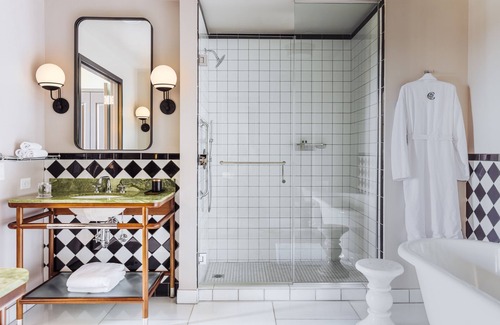 Downtown Atlanta Hotel | The Candler Hotel Atlanta, Curio Collection by Hilton
