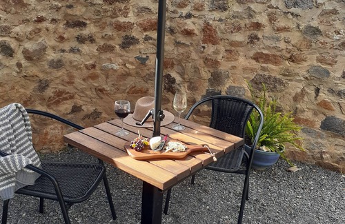 Basalt House | The Capannone, a one BR country cottage. Perfect getaway.