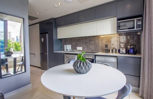 Sandown Hotel | The Capital on the Park-Studio Apartment