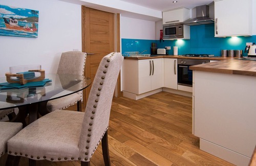 Borth-y-Gest Cottage | The Captain's Bank