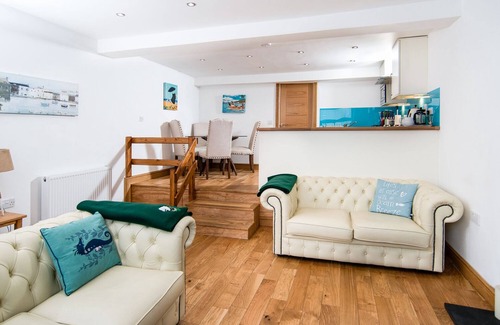 Borth-y-Gest Cottage | THE CAPTAIN'S BANK, pet friendly, with a garden in Porthmadog