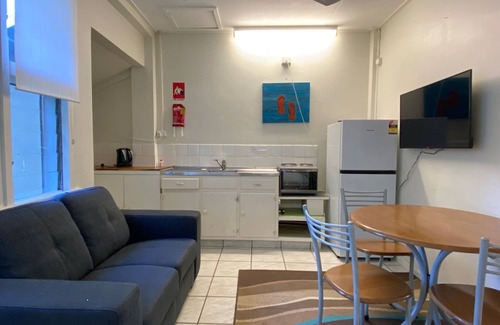 Arcadia Apartment | The Captain's Manor on Cook 8 - Compact, affordable and just minutes to Alma Bay