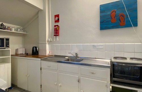 Arcadia Apartment | The Captain's Manor on Cook 8 - Compact, affordable and just minutes to Alma Bay