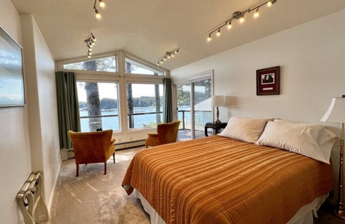 Kodiak House | The Captains View - Cliffside, Ocean Views