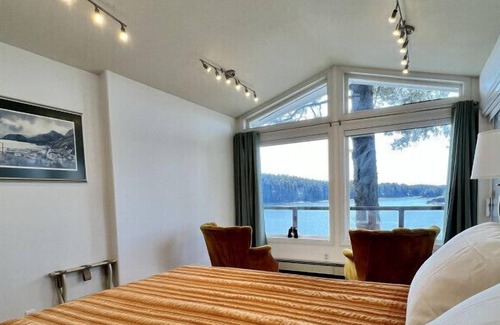 Kodiak House | The Captains View - Cliffside, Ocean Views