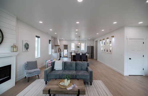Ranchettes House | The Carla: 3-bedroom house in charming Cheyenne with WiFi, fitness room, AC
