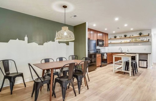 Fredericksburg House | The Carriage House at King's Crossing