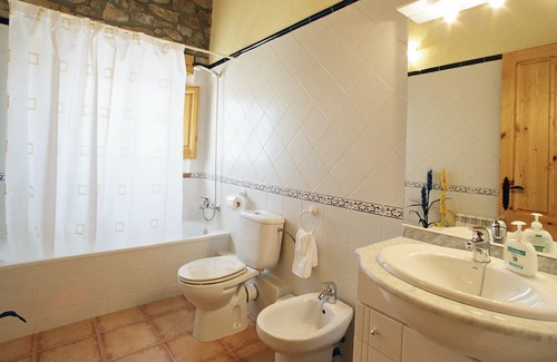 Naves Cottage | The Case Postils